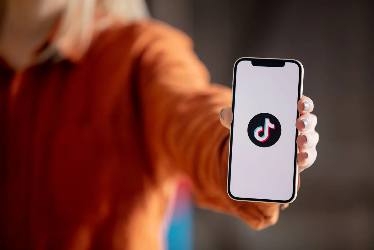 TikTok'un Yeni Ses Arama Özelliği: Shazam'a Rakip mi Geliyor?