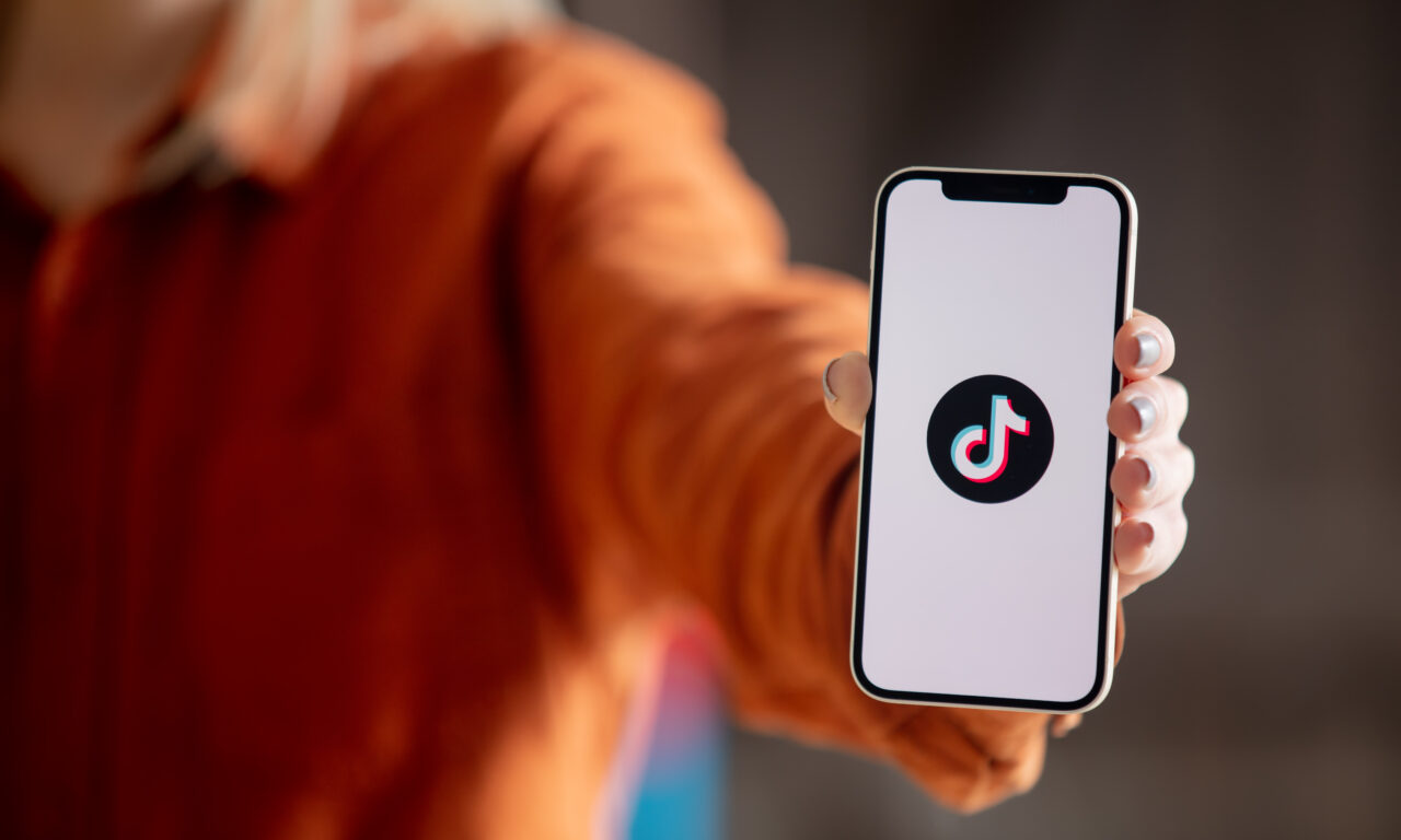 TikTok’un Yeni Ses Arama Özelliği: Shazam’a Rakip mi Geliyor?